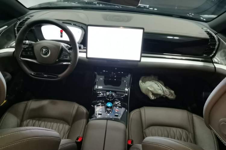 Used BYD Han 2024 DM-i Glory Edition 121KM Prestige Model Center Console