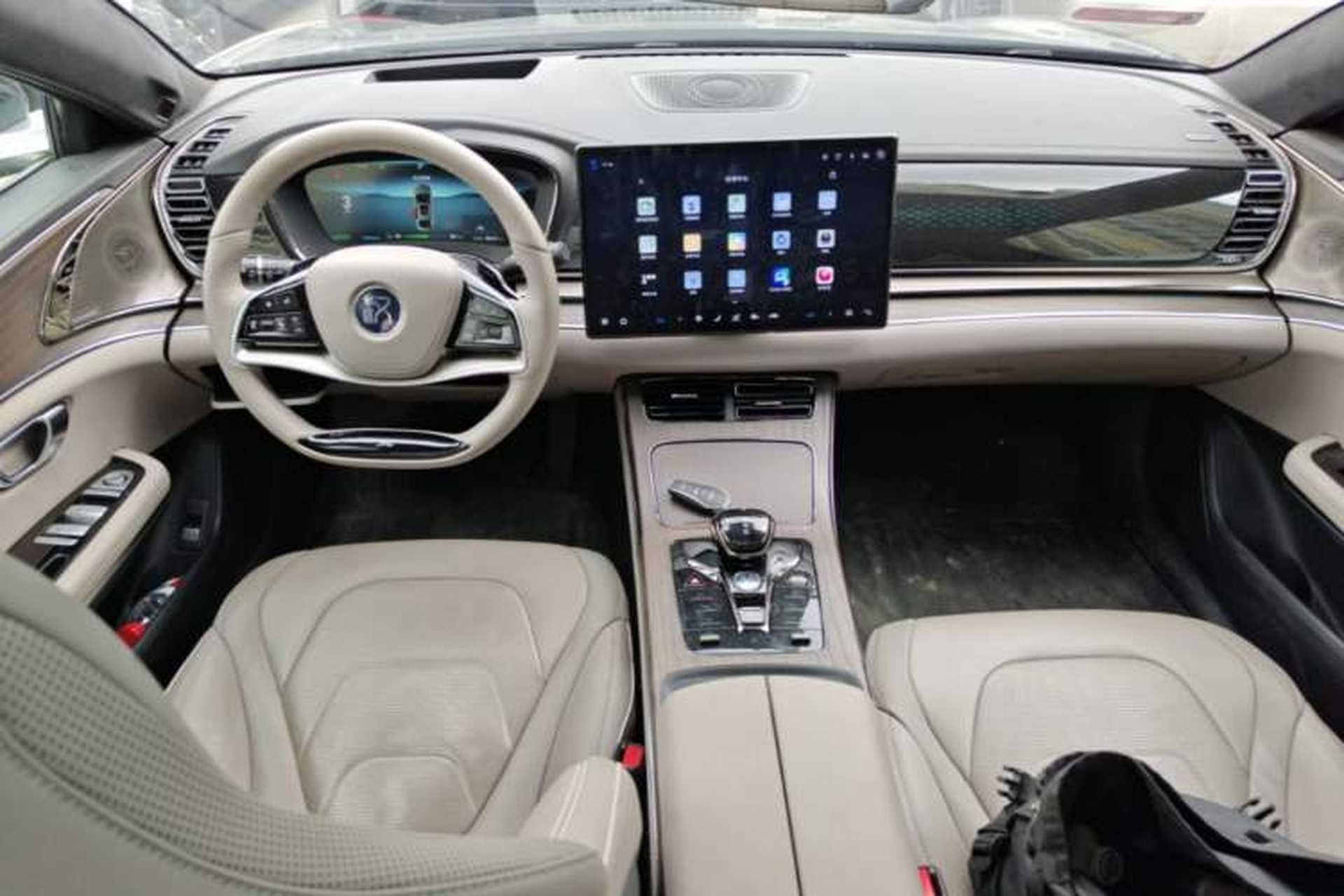 Used BYD Han 2024 EV Glory Edition 610 km All-Wheel Drive "Tian Shen Zhi Jia" Intelligent Driving Model Center Console