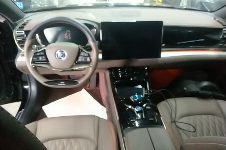 Used BYD Han 2024 DM-i Glory Edition 121KM Prestige Model Center Console