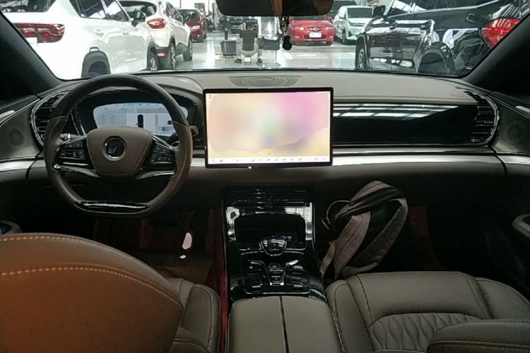 Used BYD Han 2024 DM-i Glory Edition 121KM Elite Model Center Console