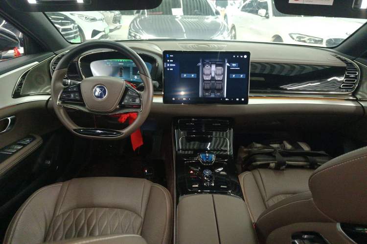 Used BYD Han 2024 DM-i Glory Edition 121KM Prestige Model Center Console