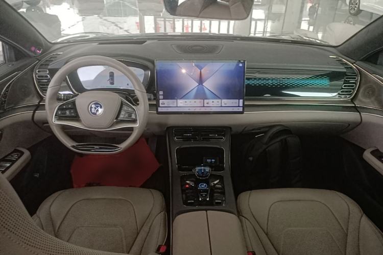 Used BYD Han 2024 EV Glory Edition 610 km All-Wheel Drive "Tian Shen Zhi Jia" Intelligent Driving Model Center Console