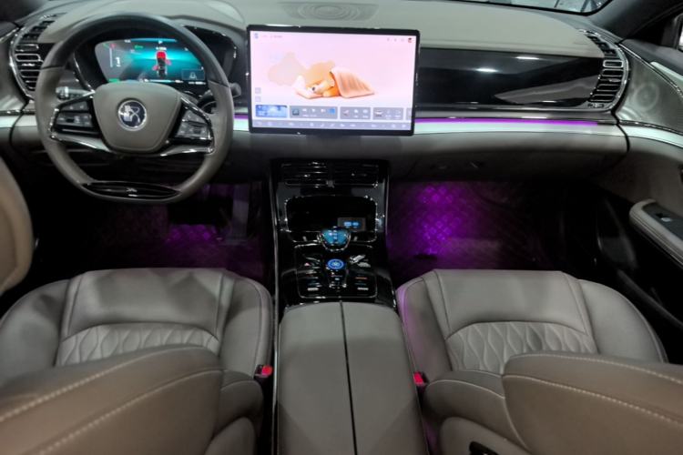 Used BYD Han 2024 EV Glory Edition 506KM Front-Wheel-Drive Premium Model Center Console