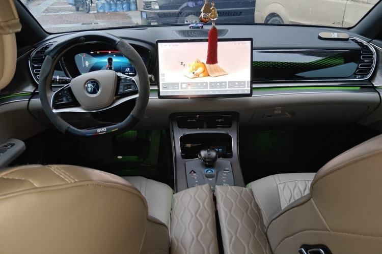 Used BYD Han 2024 EV Glory Edition 715KM Front-Wheel-Drive Flagship Model Center Console
