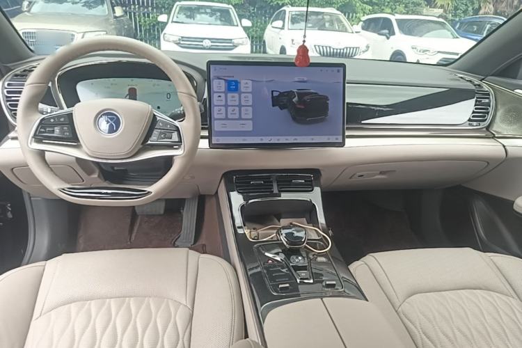 Used BYD Han 2024 EV Glory Edition 605KM Front-Wheel-Drive Premium Model Center Console