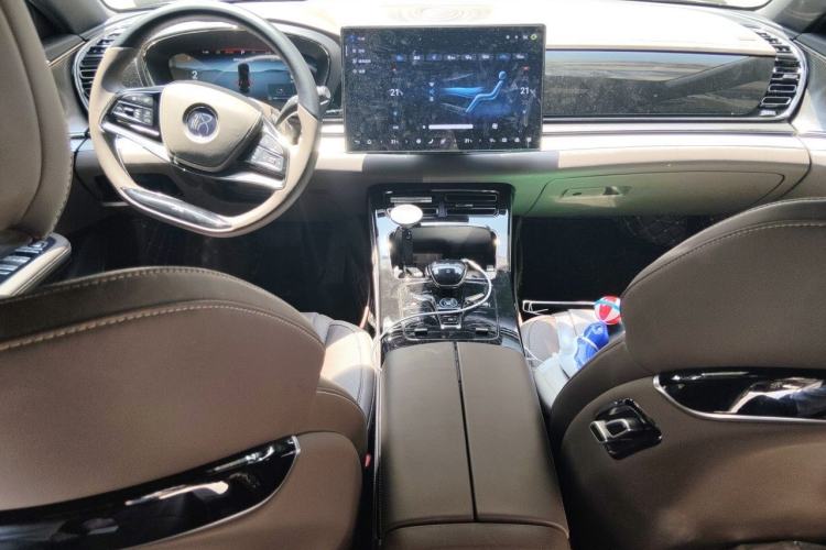 Used BYD Han 2024 DM-i Glory Edition 121KM Elite Model Center Console