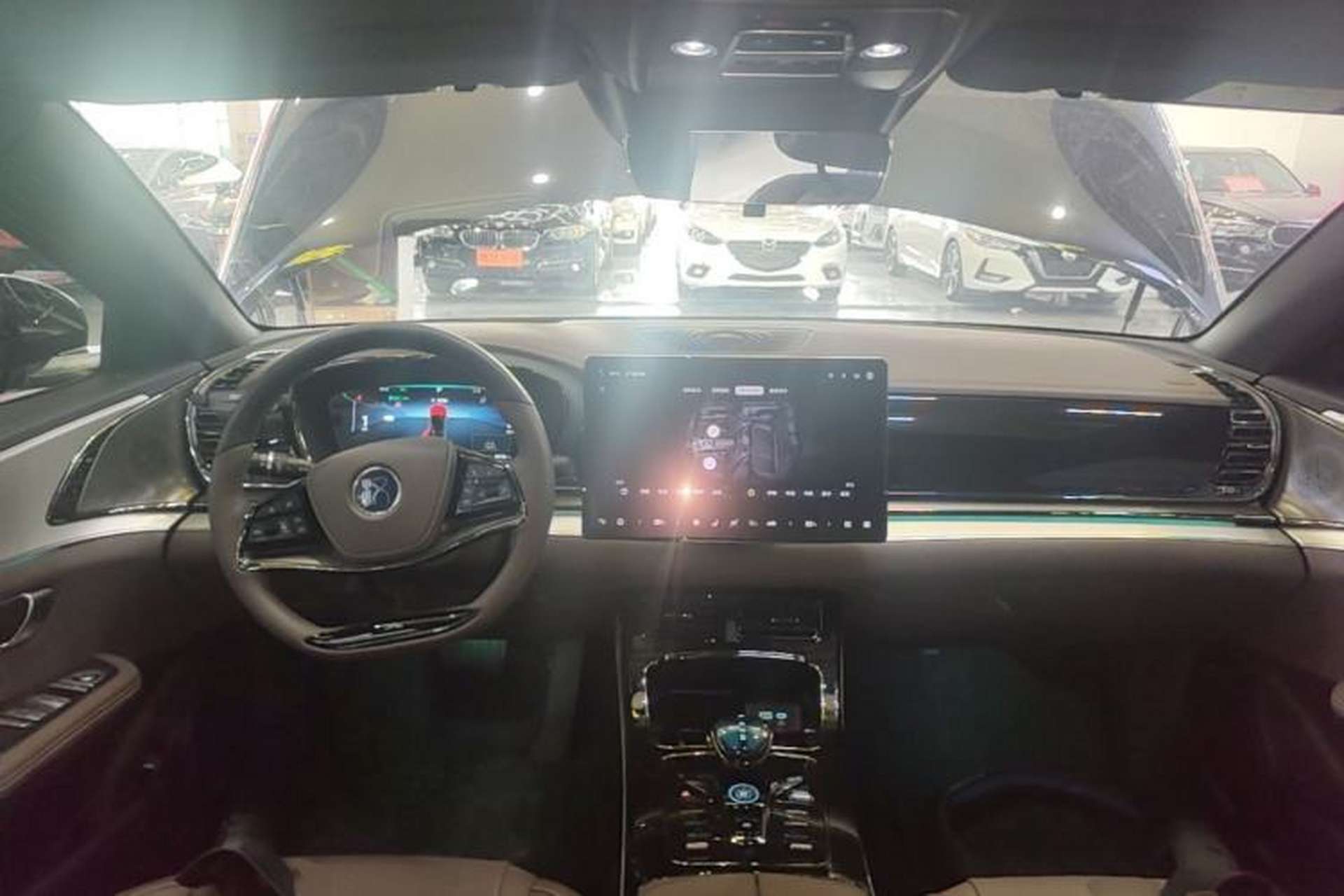 Used BYD Han 2024 EV Glory Edition 605KM Front-Wheel-Drive Premium Model Center Console