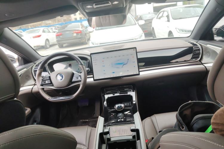 Used BYD Han 2024 DM-i Glory Edition 121KM Prestige Model Center Console