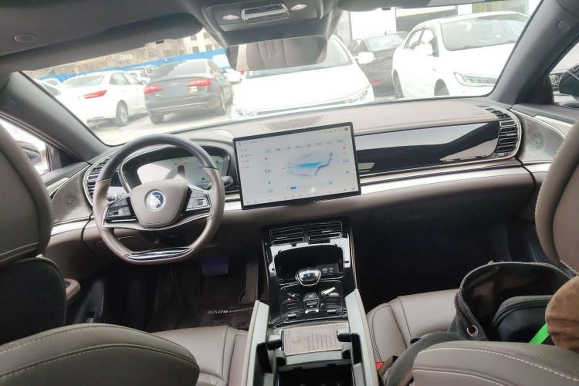 Used BYD Han 2024 DM-i Glory Edition 121KM Prestige Model Center Console
