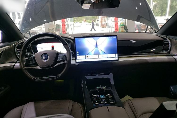 Used BYD Han 2024 EV Glory Edition 506KM Front-Wheel-Drive Premium Model Center Console