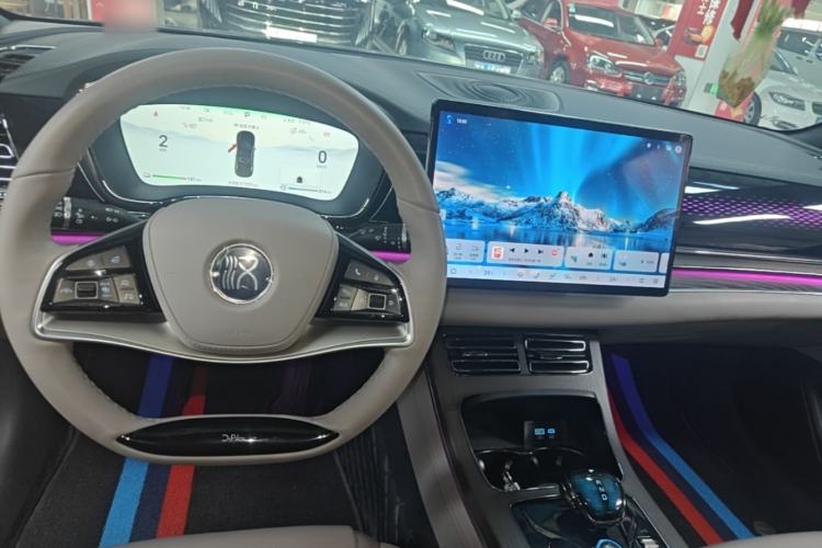 Used BYD Han 2024 DM-i Glory Edition 200KM Flagship Model Center Console