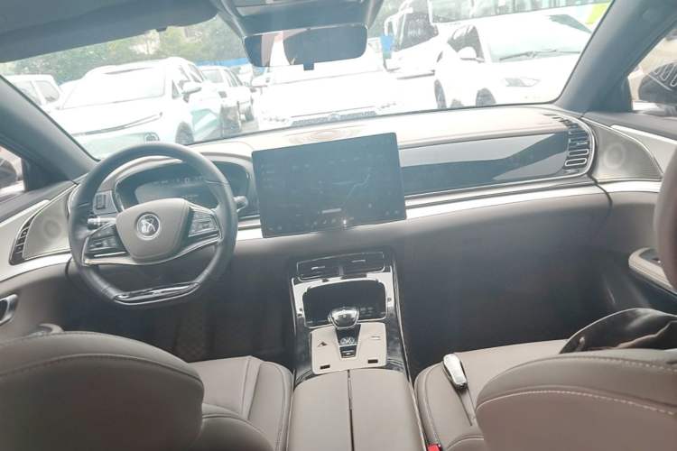 Used BYD Han 2024 EV Glory Edition 506KM Front-Wheel-Drive Premium Model Center Console