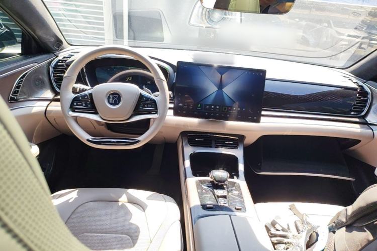 Used BYD Han 2024 EV Glory Edition 610 km All-Wheel Drive "Tian Shen Zhi Jia" Intelligent Driving Model Center Console