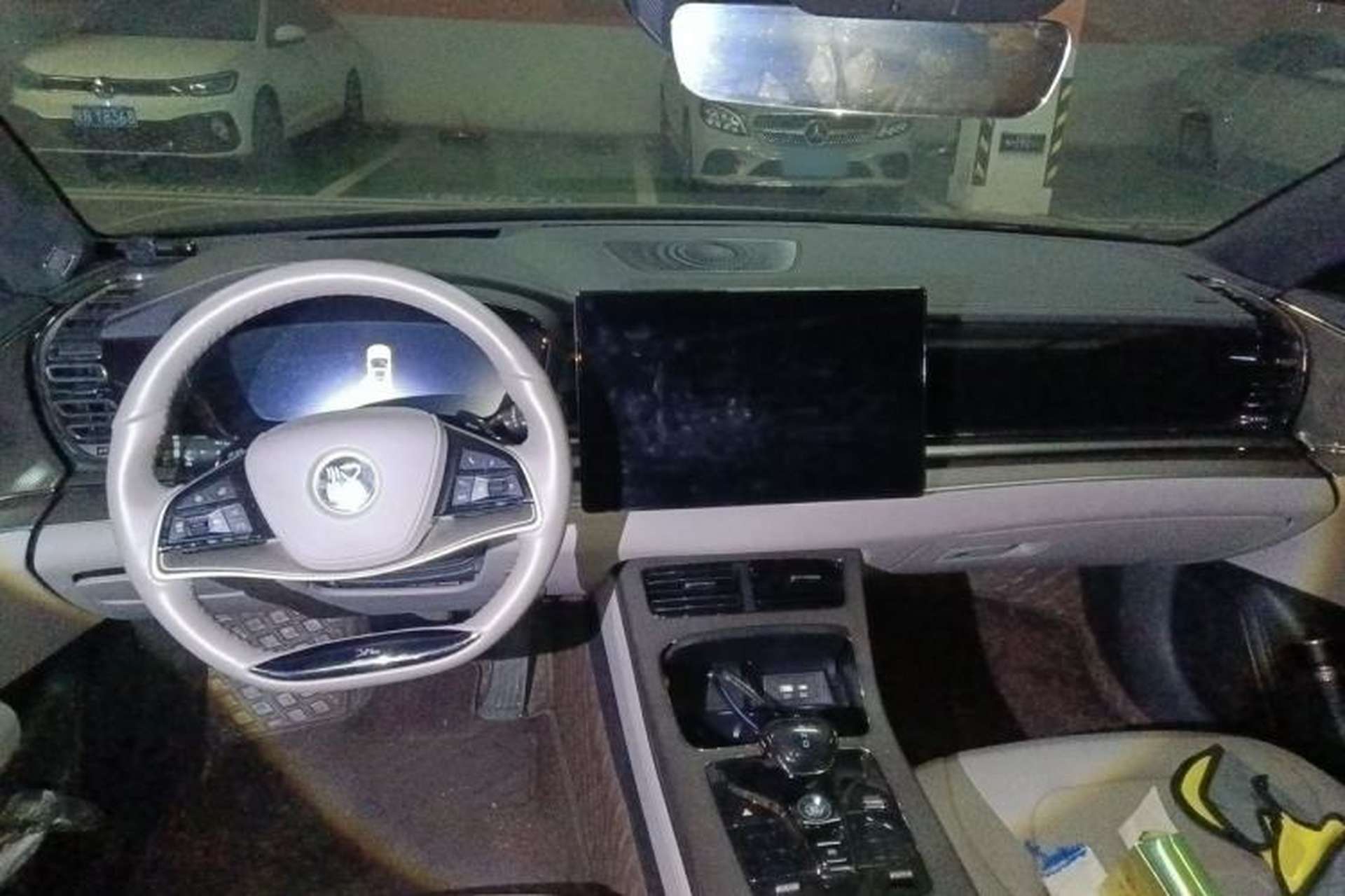 Used BYD Han 2024 EV Glory Edition 610 km All-Wheel Drive "Tian Shen Zhi Jia" Intelligent Driving Model Center Console