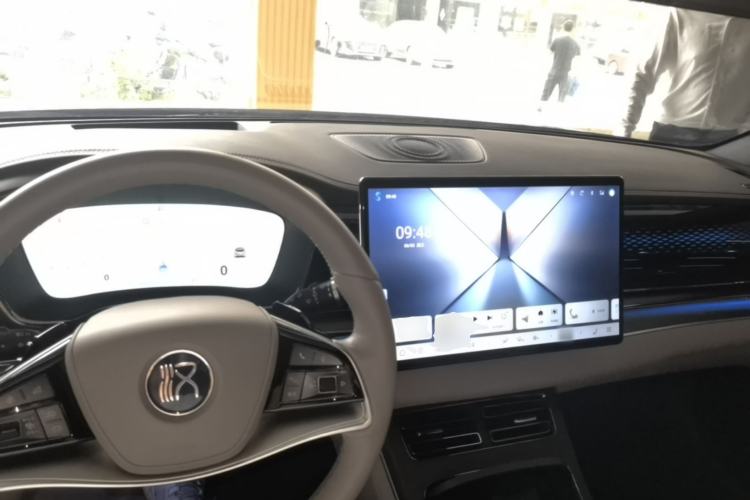 Used BYD Han 2024 EV Glory Edition 610 km All-Wheel Drive "Tian Shen Zhi Jia" Intelligent Driving Model Center Console