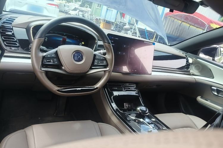 Used BYD Han 2024 EV Glory Edition 506KM Front-Wheel-Drive Premium Model Center Console