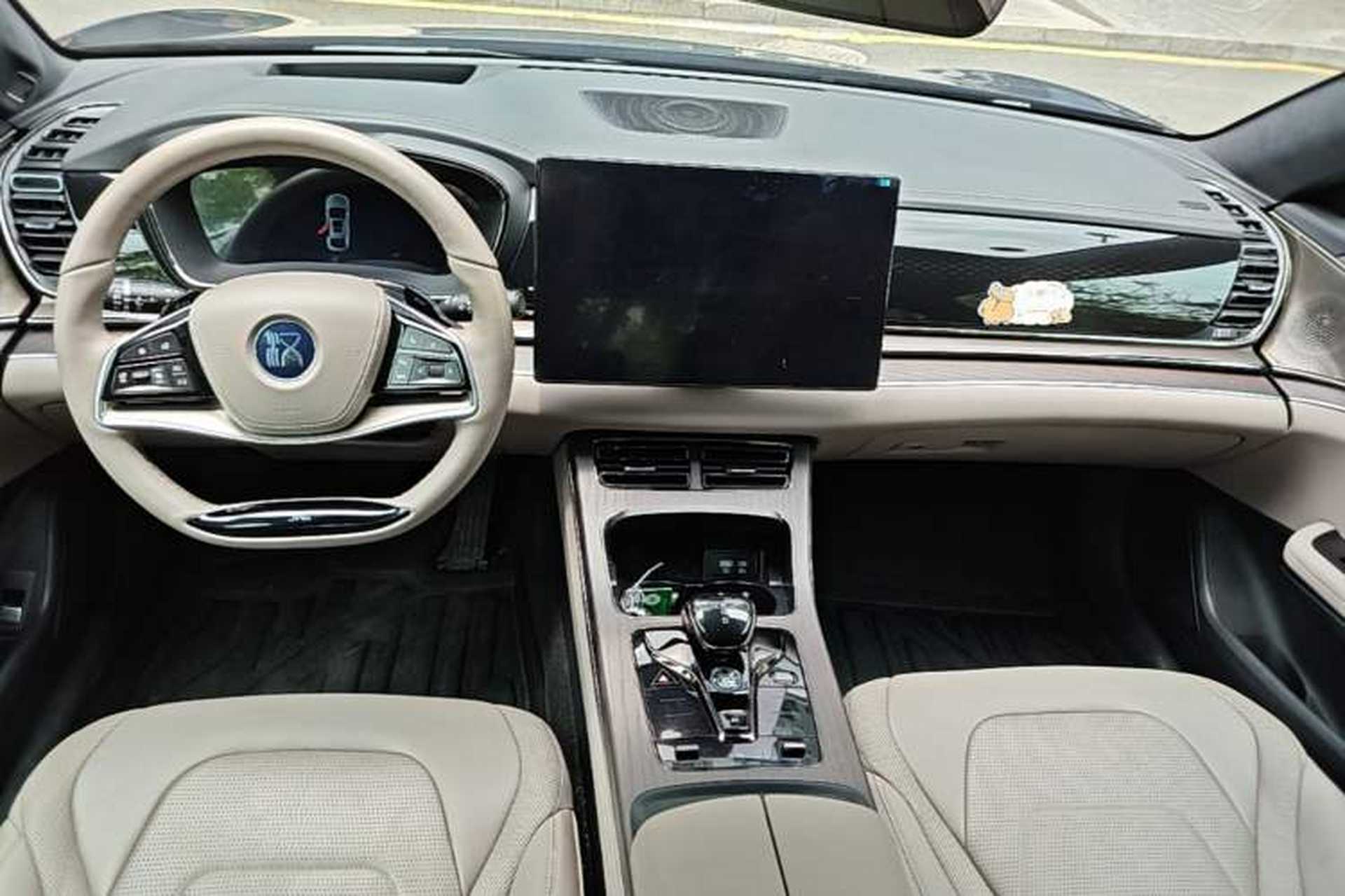 Used BYD Han 2024 EV Glory Edition 610 km All-Wheel Drive "Tian Shen Zhi Jia" Intelligent Driving Model Center Console