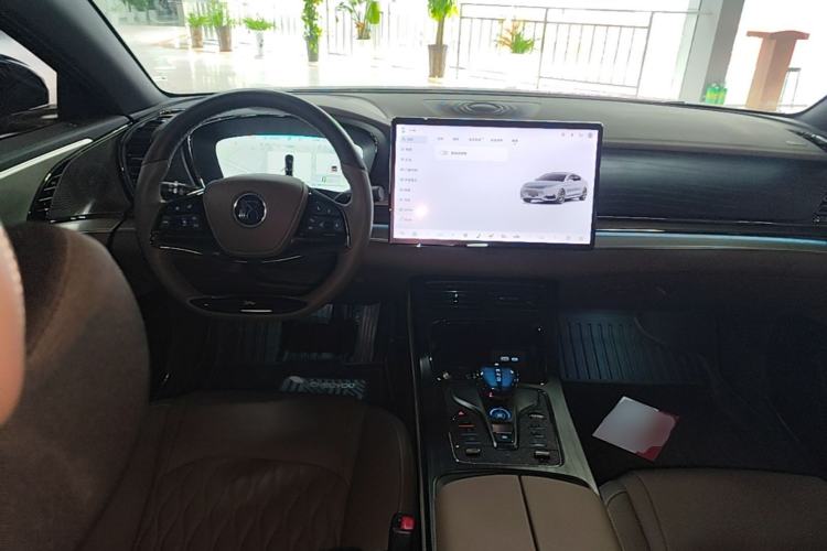 Used BYD Han 2024 DM-i Glory Edition 121KM Prestige Model Center Console