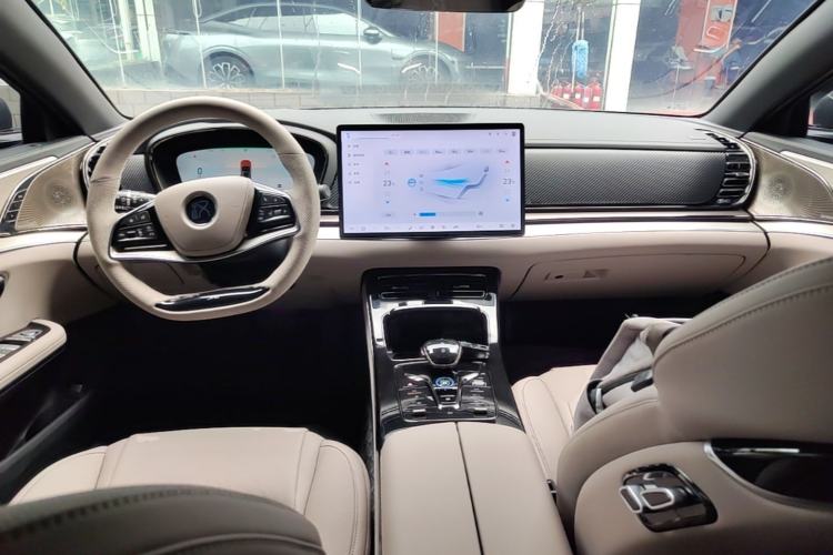 Used BYD Han 2024 EV Glory Edition 605KM Front-Wheel-Drive Premium Model Center Console