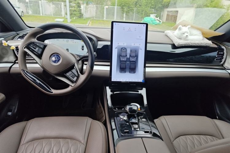 Used BYD Han 2024 DM-i Glory Edition 121KM Prestige Model Center Console