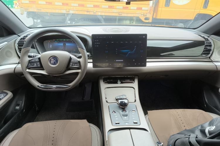 Used BYD Han 2024 DM-i Glory Edition 121KM Prestige Model Center Console