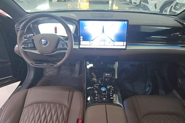 Used BYD Han 2024 DM-i Glory Edition 121KM Prestige Model Center Console