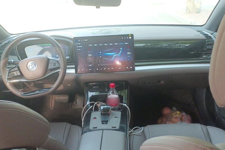 Used BYD Han 2024 DM-i Glory Edition 121KM Elite Model Center Console