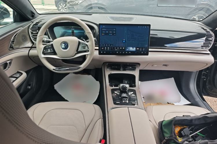 Used BYD Han 2024 EV Glory Edition 610 km All-Wheel Drive "Tian Shen Zhi Jia" Intelligent Driving Model Center Console