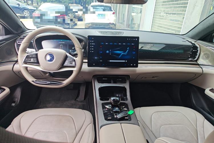 Used BYD Han 2024 EV Glory Edition 610 km All-Wheel Drive "Tian Shen Zhi Jia" Intelligent Driving Model Center Console