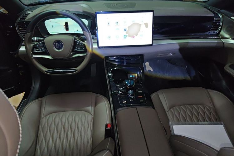 Used BYD Han 2024 DM-i Glory Edition 121KM Elite Model Center Console
