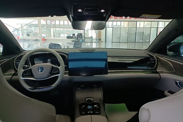 Used BYD Han 2024 EV Glory Edition 610 km All-Wheel Drive "Tian Shen Zhi Jia" Intelligent Driving Model Center Console