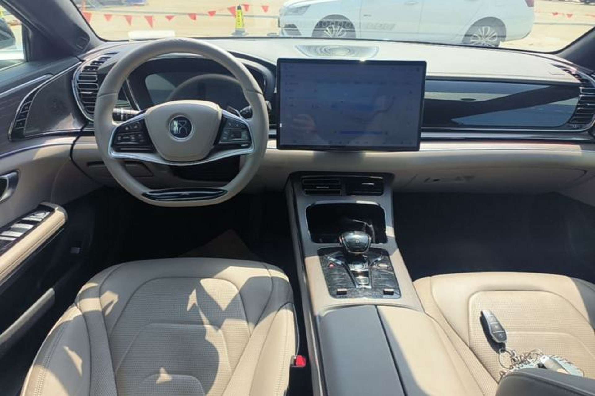 Used BYD Han 2024 EV Glory Edition 610 km All-Wheel Drive "Tian Shen Zhi Jia" Intelligent Driving Model Center Console