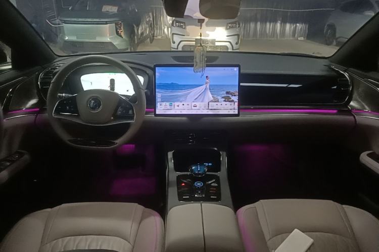 Used BYD Han 2024 EV Glory Edition 715KM Front-Wheel-Drive Flagship Model Center Console