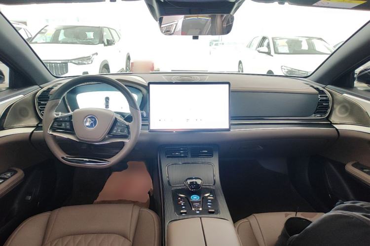 Used BYD Han 2024 DM-i Glory Edition 121KM Elite Model Center Console