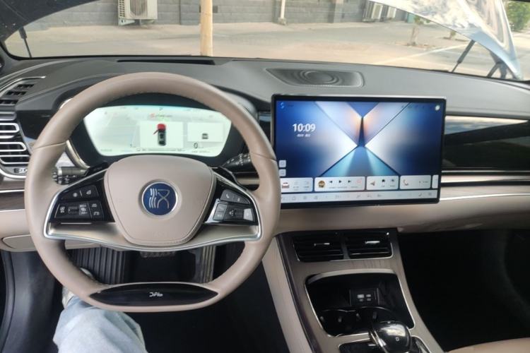 Used BYD Han 2024 EV Glory Edition 610 km All-Wheel Drive "Tian Shen Zhi Jia" Intelligent Driving Model Center Console