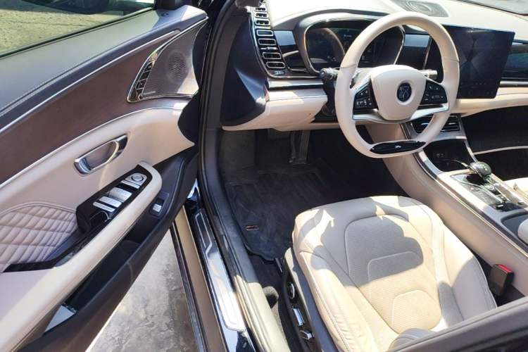 Used BYD Han 2024 EV Glory Edition 610 km All-Wheel Drive "Tian Shen Zhi Jia" Intelligent Driving Model Driver Seat