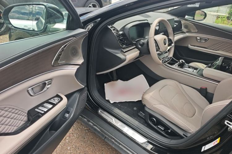 Used BYD Han 2024 EV Glory Edition 610 km All-Wheel Drive "Tian Shen Zhi Jia" Intelligent Driving Model Driver Seat