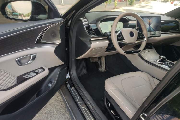 Used BYD Han 2024 EV Glory Edition 610 km All-Wheel Drive "Tian Shen Zhi Jia" Intelligent Driving Model Driver Seat