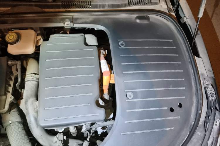 Used BYD Han 2024 DM-i Glory Edition 121KM Prestige Model Engine Bay Left