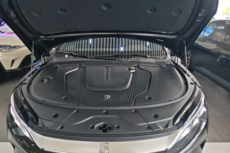 Used BYD Han 2024 EV Glory Edition 506KM Front-Wheel-Drive Premium Model Engine Bay