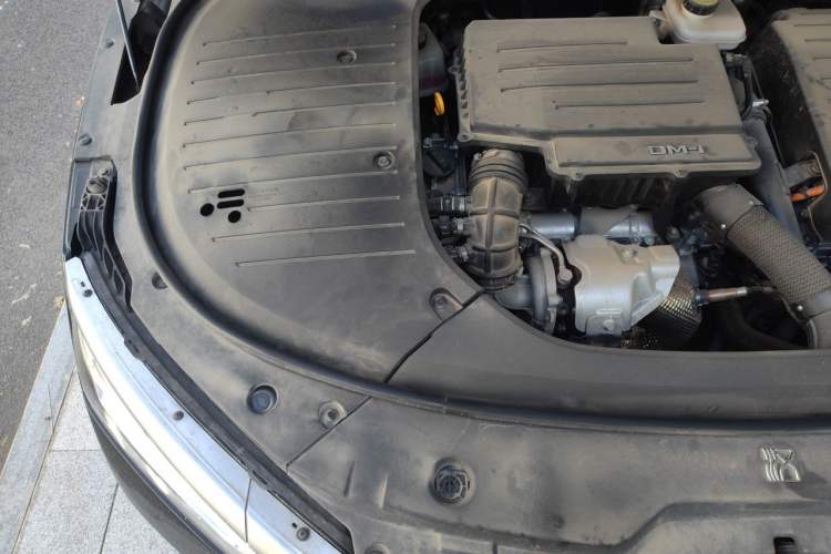 Used BYD Han 2024 DM-i Glory Edition 121KM Prestige Model Engine Bay Right