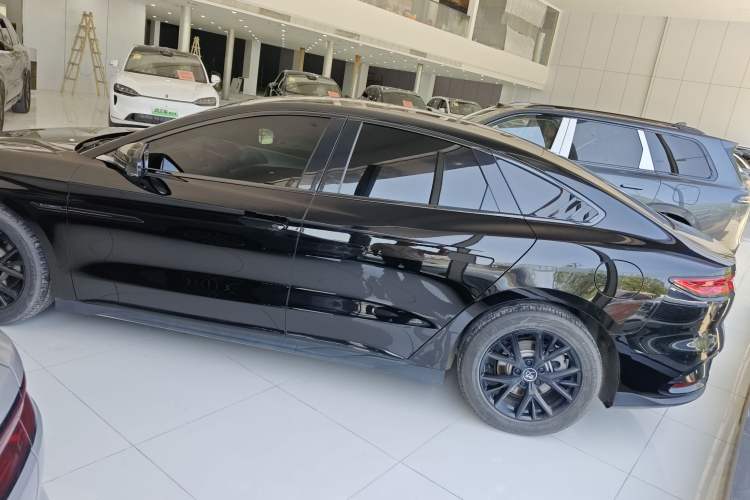 Used BYD Han 2024 DM-i Glory Edition 121KM Elite Model Exterior 2