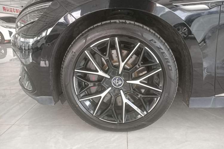 Used BYD Han 2024 EV Glory Edition 610 km All-Wheel Drive "Tian Shen Zhi Jia" Intelligent Driving Model Exterior 4