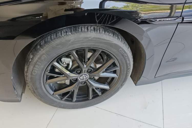 Used BYD Han 2024 DM-i Glory Edition 121KM Elite Model Exterior 4