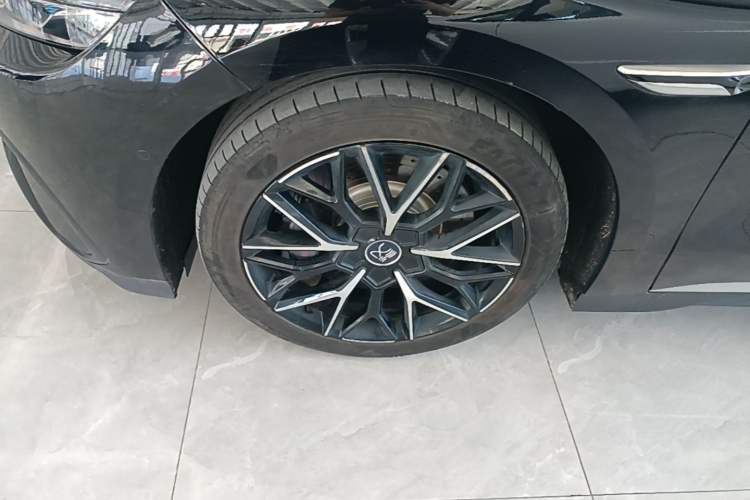 Used BYD Han 2024 EV Glory Edition 610 km All-Wheel Drive "Tian Shen Zhi Jia" Intelligent Driving Model Exterior 4