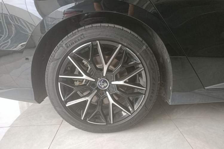 Used BYD Han 2024 EV Glory Edition 610 km All-Wheel Drive "Tian Shen Zhi Jia" Intelligent Driving Model Exterior 5