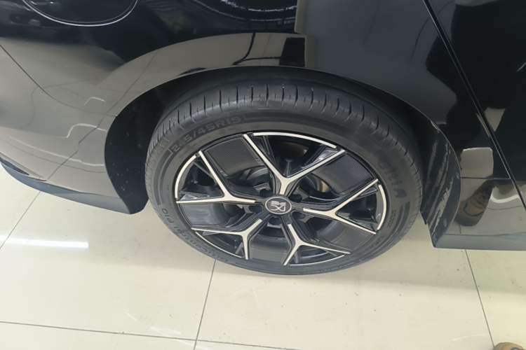 Used BYD Han 2024 EV Glory Edition 605KM Front-Wheel-Drive Premium Model Exterior 5