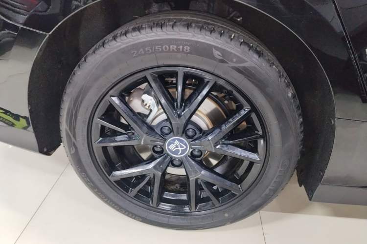 Used BYD Han 2024 DM-i Glory Edition 121KM Elite Model Exterior 5