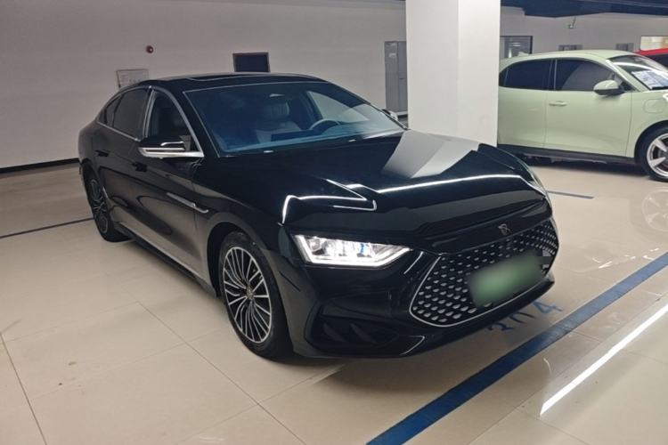 Used BYD Han 2024 DM-i Glory Edition 121KM Premium Model Front Right 45 Deg