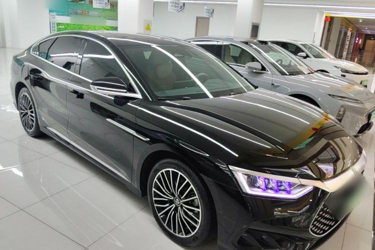 Used BYD Han 2024 DM-i Glory Edition 121KM Prestige Model Front Right 45 Deg